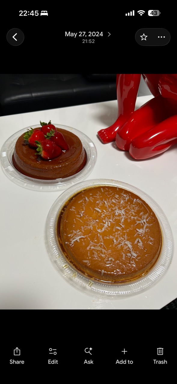 Flanes con fresas y coco rallado